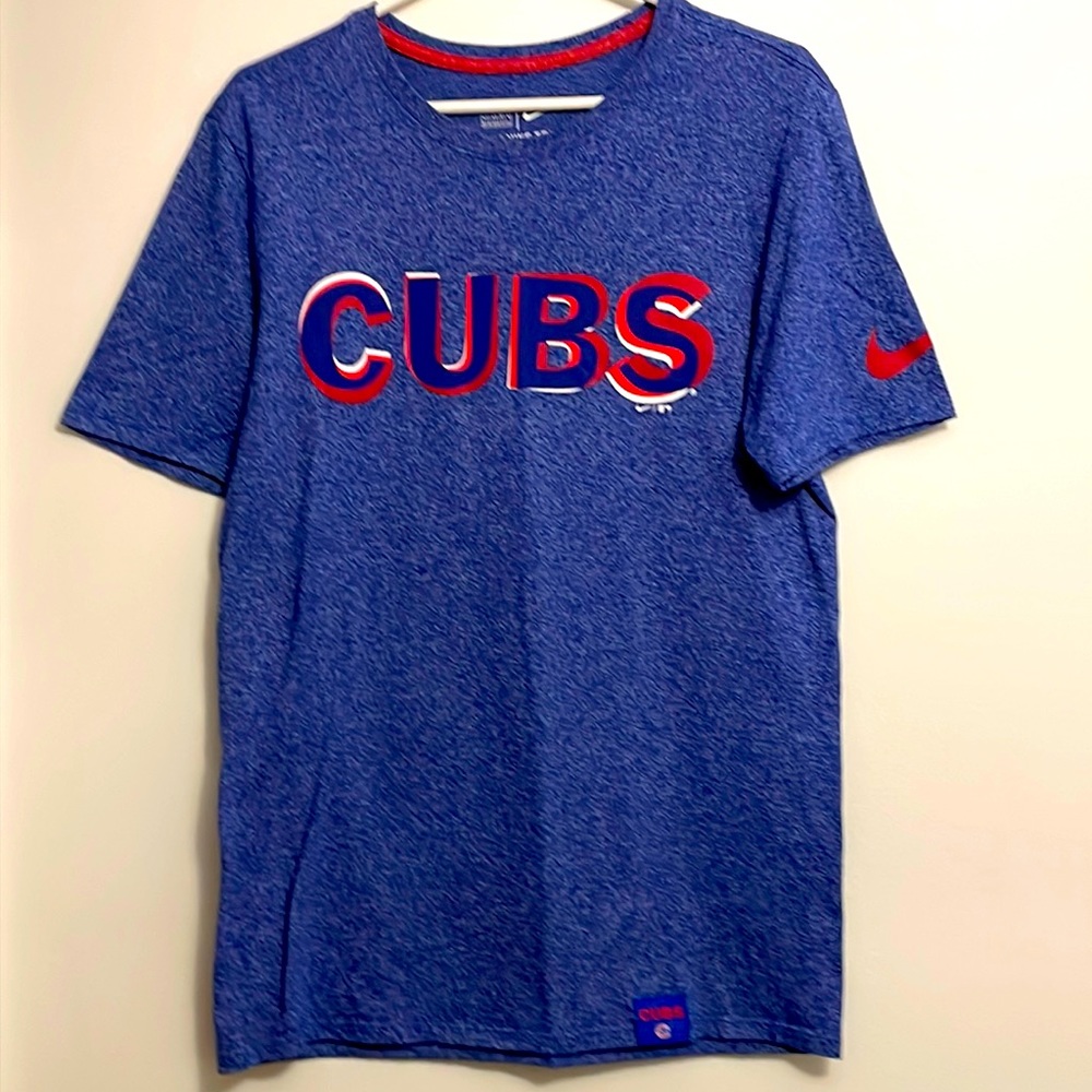 NIKE CUBS MENS MEDIUM TSHIRT